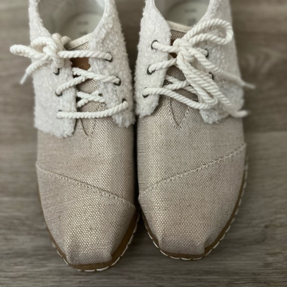 Toms New Bota Textile Sneaker in Gold and Beige Bouckle with Laces. - Picture 4 of 10